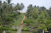 Gartenanlage des Cinnamon Bay Hotels Sri Lanka