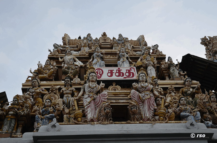 Götterfiguren des Moruga Tempels