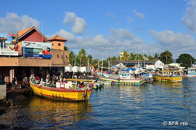 Fischerboote im Hafen von Negombo