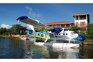Wasserflugzeug vorm Hotel Marina Bentota