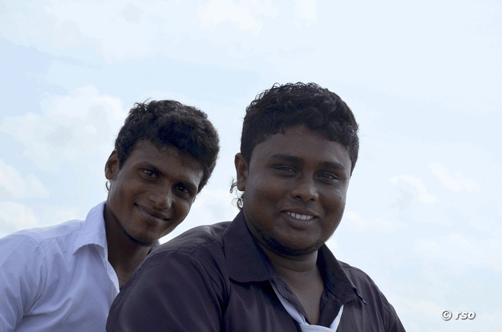 Junge Männer in Kalpitiya