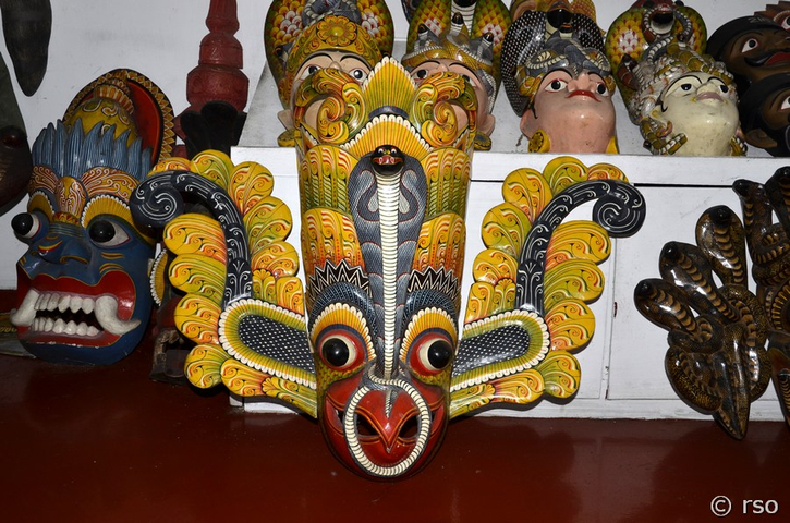 Masken in Alambagoda